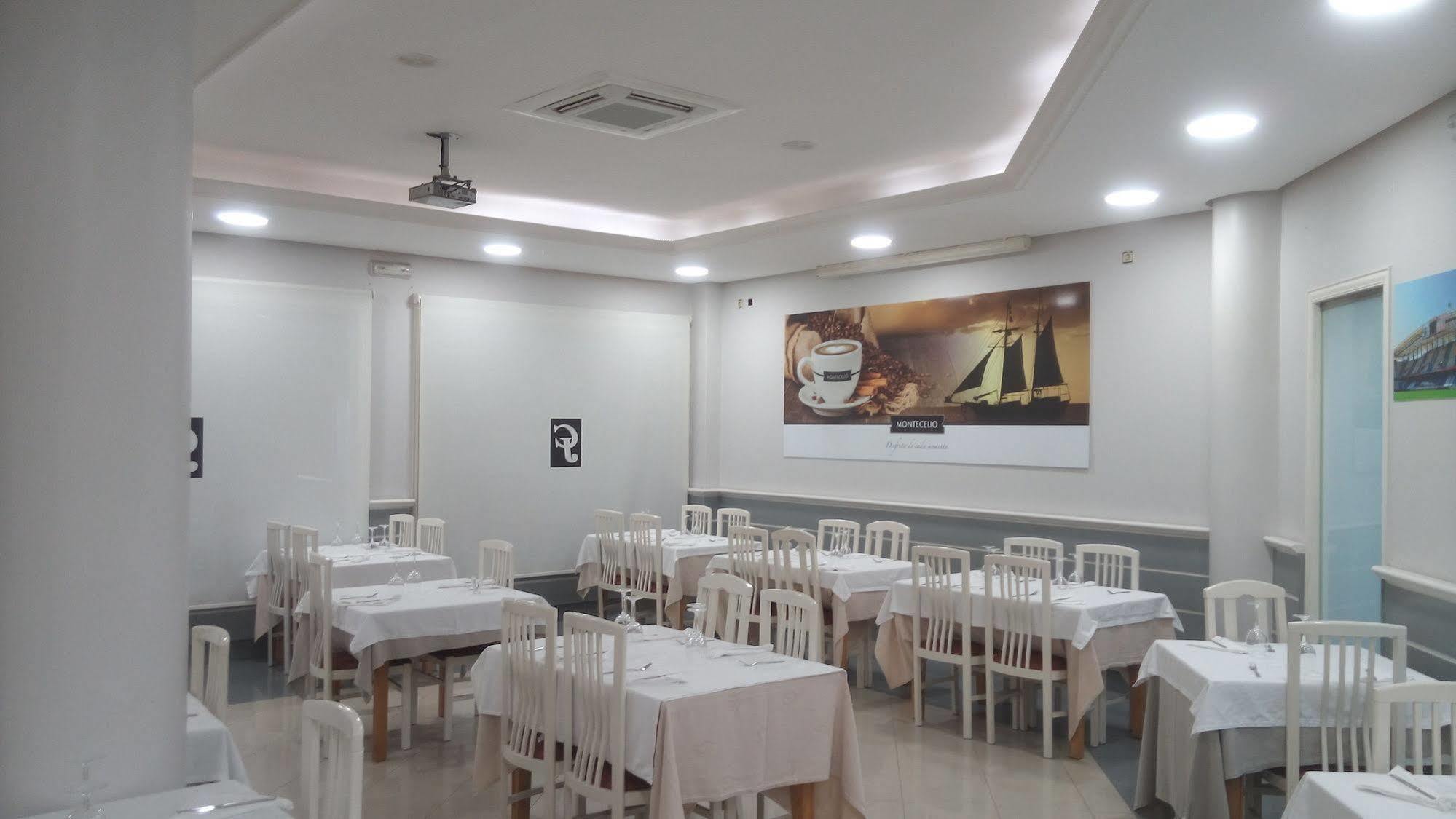 Hostal Casa Juana A Coruna Bagian luar foto